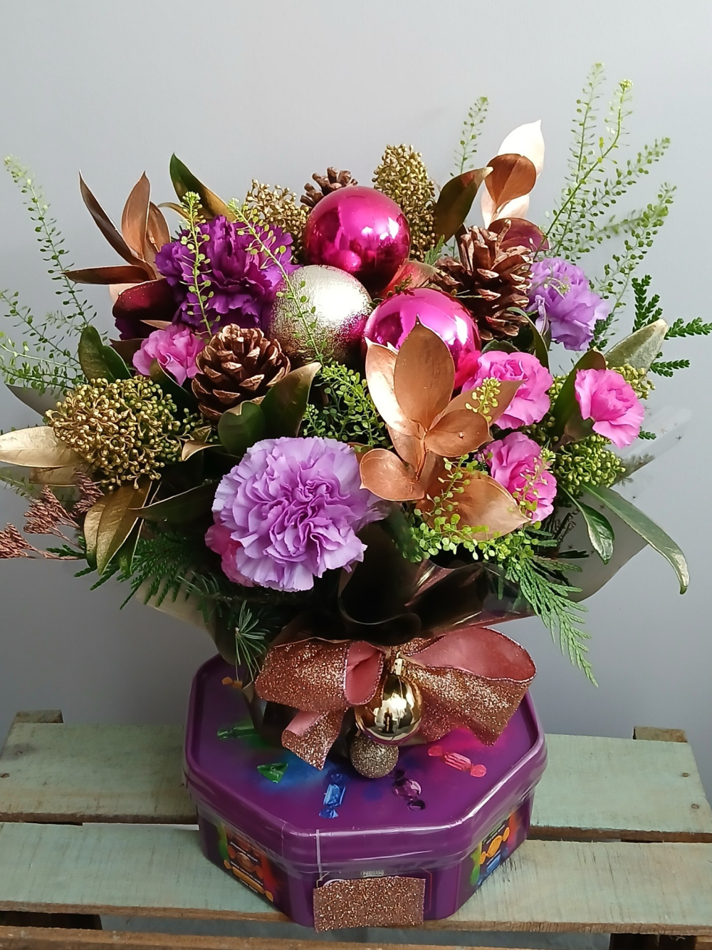Christmas Posy Arrangement with Chocolates