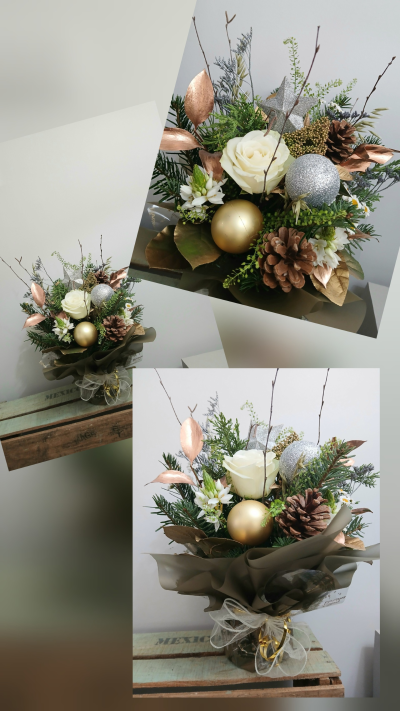 Signature Posy Christmas - Send Christmas flowers Gosport. Florist in Gosport. Flowers for Christmas. Christmas table arrangements. Christmas flowers Fareham, Lee on the Solent, Stubbington.