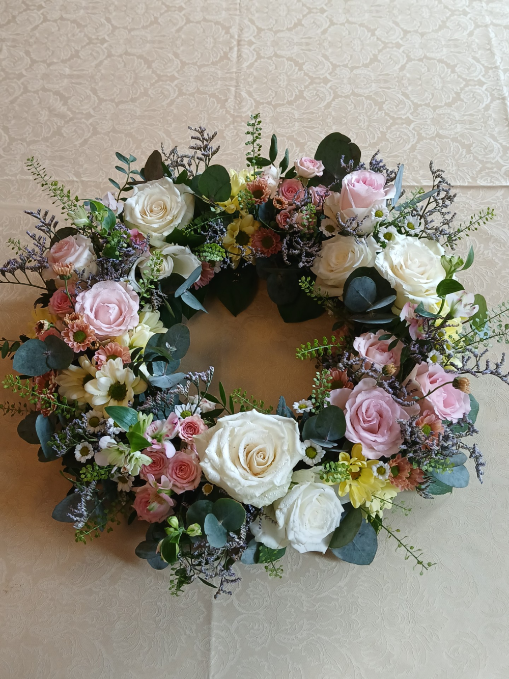 Delicate mixed wreath in pastel tones